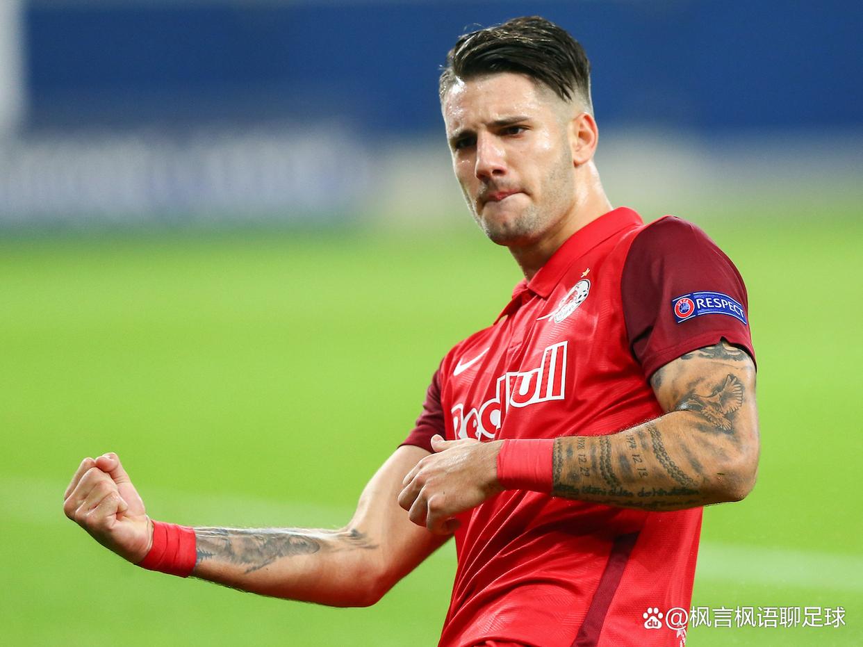 包含斯图加特训练开放日，关键时刻完成体检引欢呼，足总杯在即，年轻球员得到机会的词条