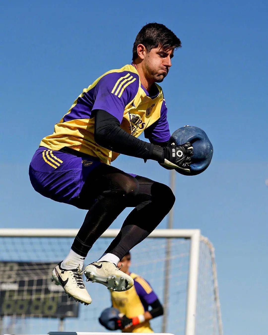 九游登录入口-关于国际比赛日瓦伦西亚调整名单以备社区盾；远射贴柱环节打磨；管理层满意；更衣室氛围转暖的信息