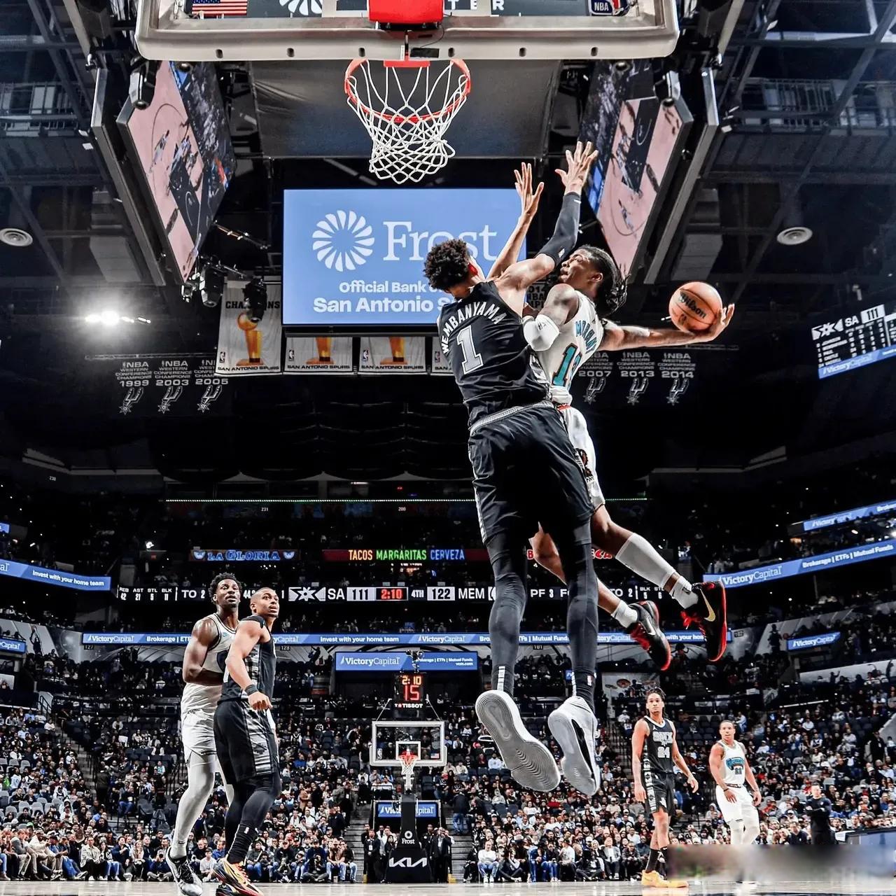 九游登录入口-赛地聚焦——NBA季后赛关键时刻热度飙升；克里夫兰骑士完成体检；赛场秩序良好；心理建设被强调的简单介绍